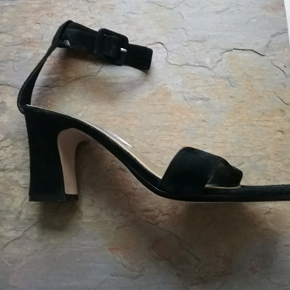 New Genuene black suede heel sandals size 8.5
